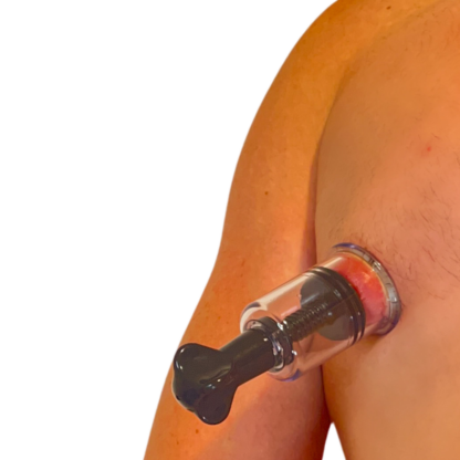 Twist suction pump on male nipples