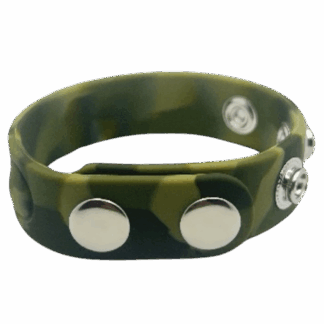 Camouflage Cock Band with silver snap fasteners, front view.