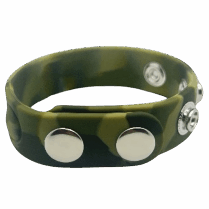 Camouflage Cock Band with silver snap fasteners, front view.